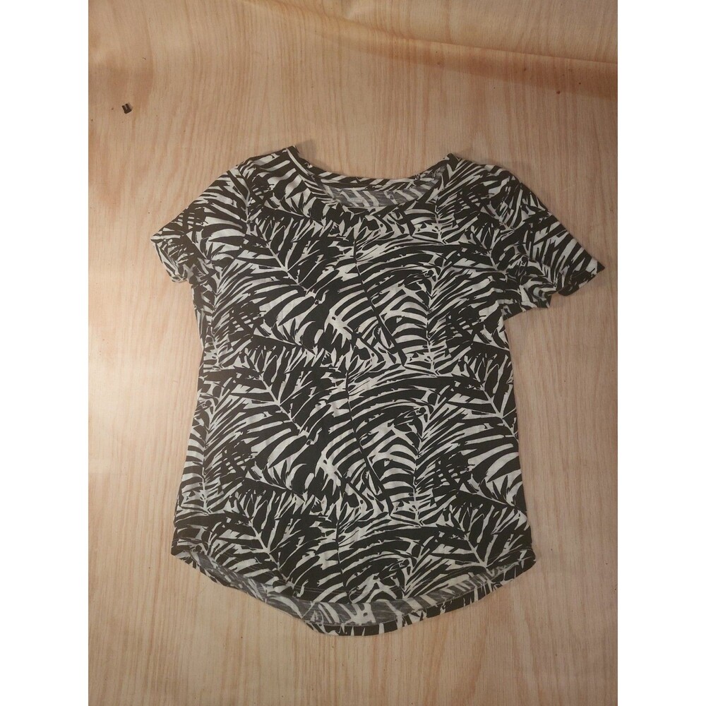 OLD NAVY Women's RELAXED MEDIUM Short Sleeve, Crew neck Tee, Black & White Leafs